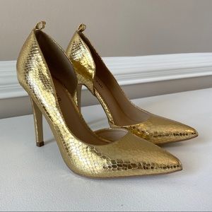 JustFab Gold Metallic Closed Toe Heels